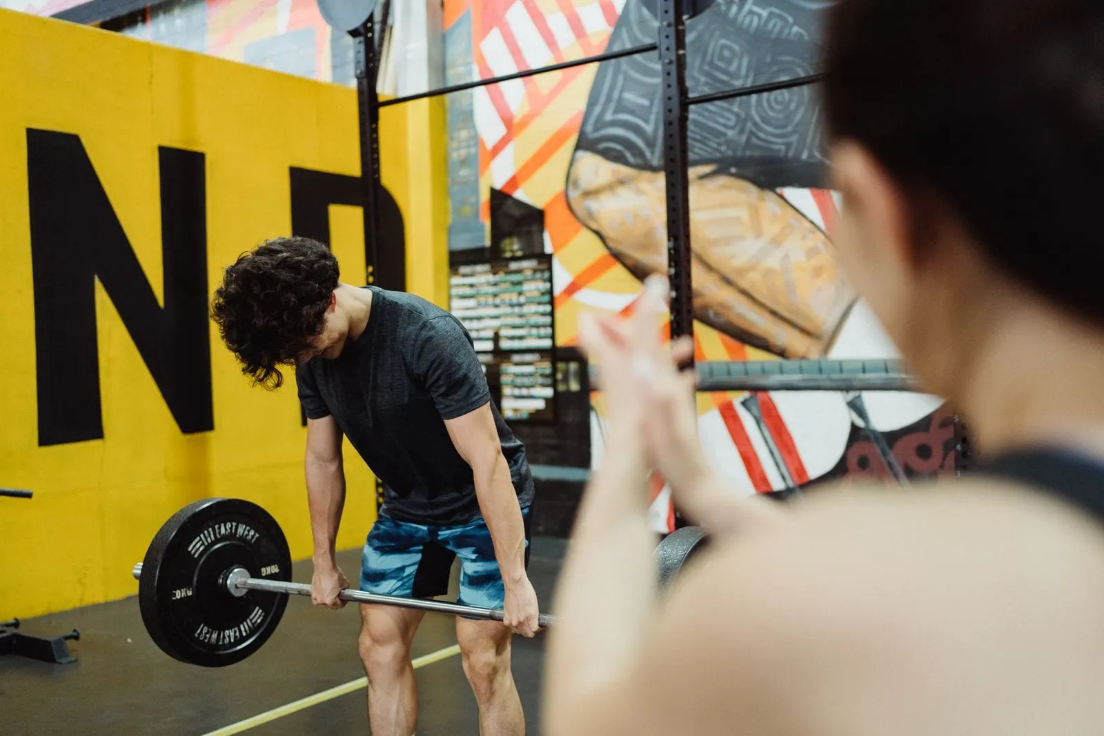 Sagar at the bar, preparing to lift